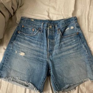 Levi’s 501 Mid thigh shorts